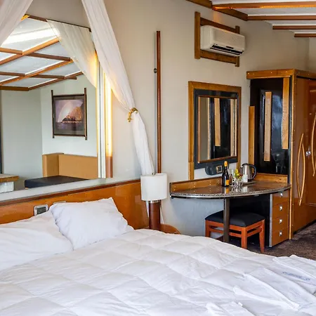 Reva Miami Hotel Foça